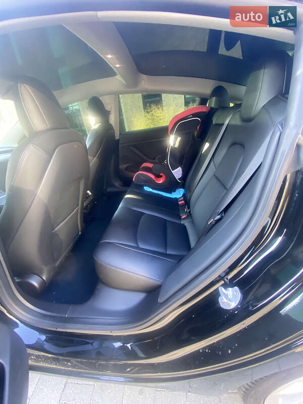 Седан Tesla Model 3 2022 в Хмельницком