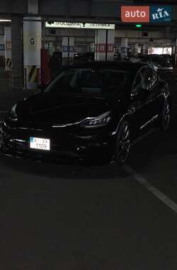 Седан Tesla Model 3 2018 в Кременчуці