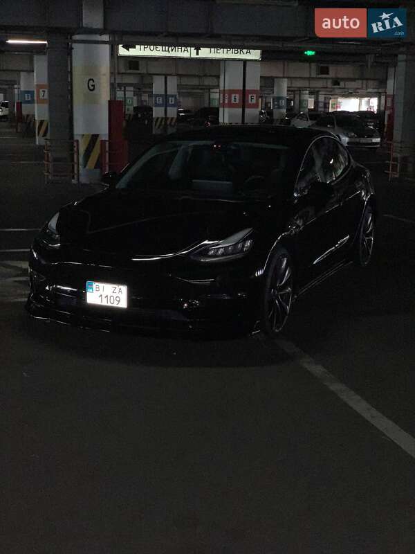 Седан Tesla Model 3 2018 в Кременчуці