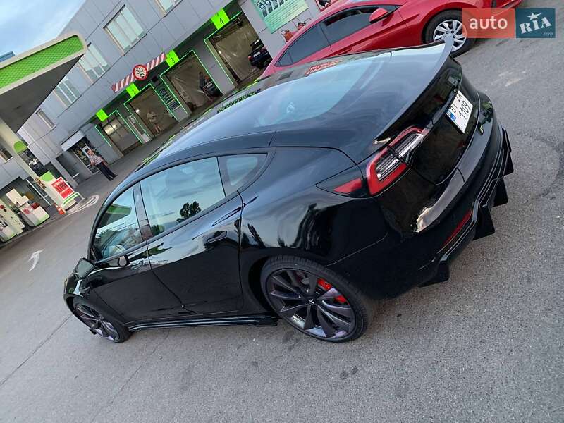 Седан Tesla Model 3 2018 в Кременчуці