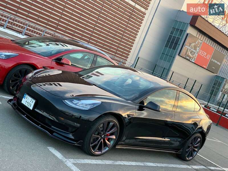 Седан Tesla Model 3 2018 в Кременчуці