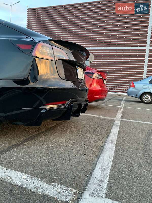 Седан Tesla Model 3 2018 в Кременчуці