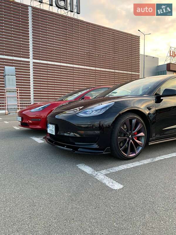 Седан Tesla Model 3 2018 в Кременчуці
