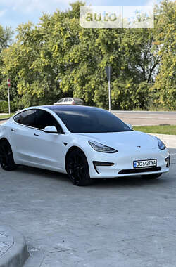 Седан Tesla Model 3 2018 в Львове