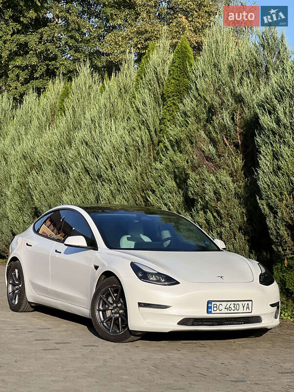 Седан Tesla Model 3 2021 в Самборе