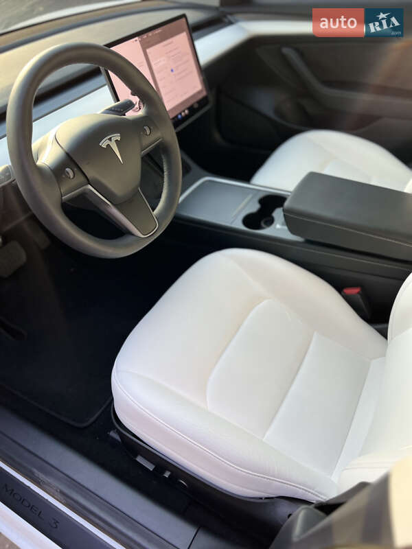 Седан Tesla Model 3 2021 в Самборі