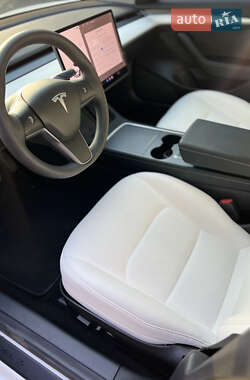 Седан Tesla Model 3 2021 в 