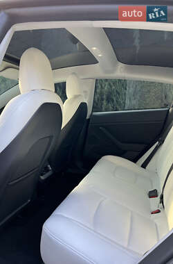 Седан Tesla Model 3 2021 в 