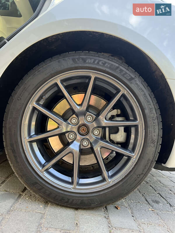 Седан Tesla Model 3 2021 в Самборе