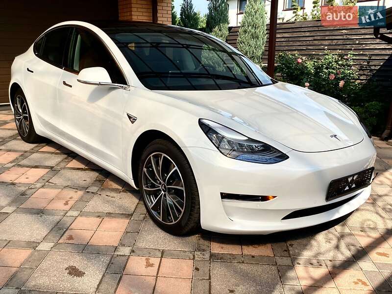 Седан Tesla Model 3 2020 в Києві