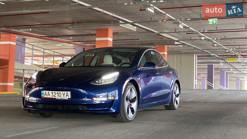 Седан Tesla Model 3 2018 в Киеве