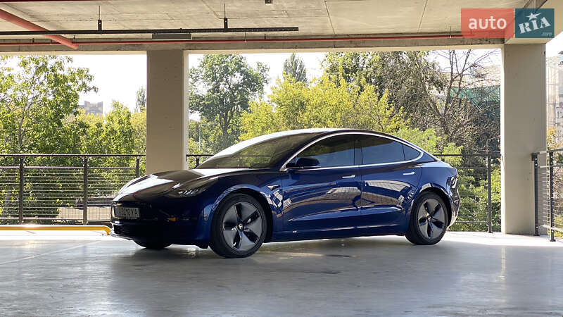 Седан Tesla Model 3 2018 в Киеве