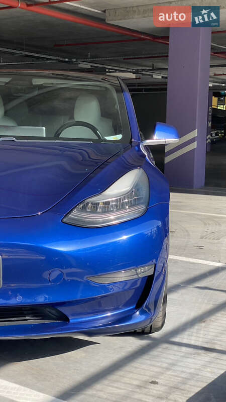 Седан Tesla Model 3 2018 в Киеве
