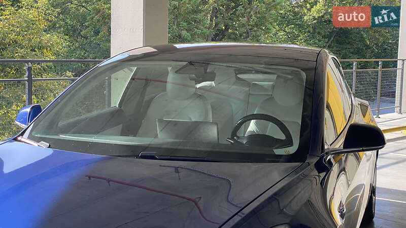 Седан Tesla Model 3 2018 в Киеве