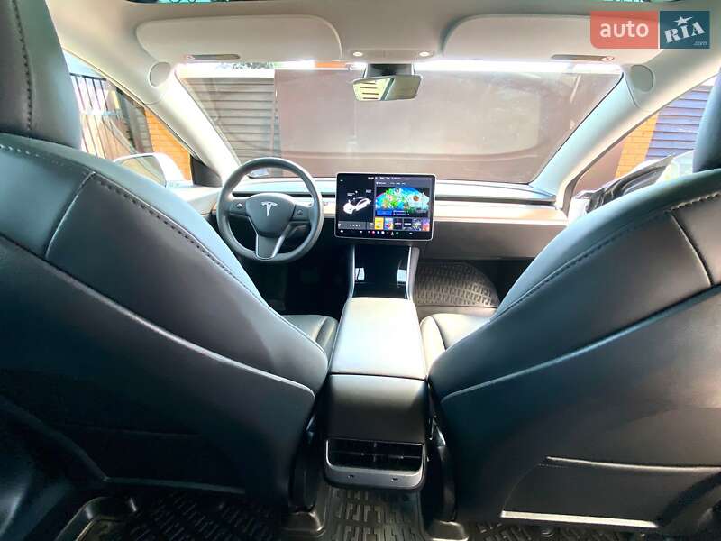 Седан Tesla Model 3 2020 в Києві