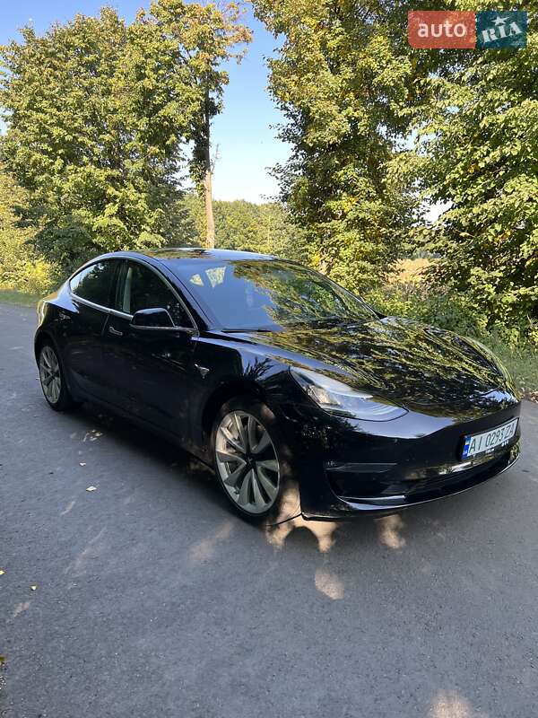 Седан Tesla Model 3 2019 в Киеве
