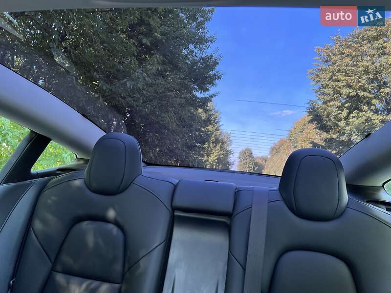 Седан Tesla Model 3 2019 в Киеве