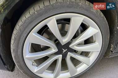 Седан Tesla Model 3 2019 в Киеве