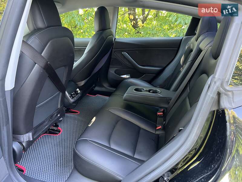 Седан Tesla Model 3 2019 в Киеве