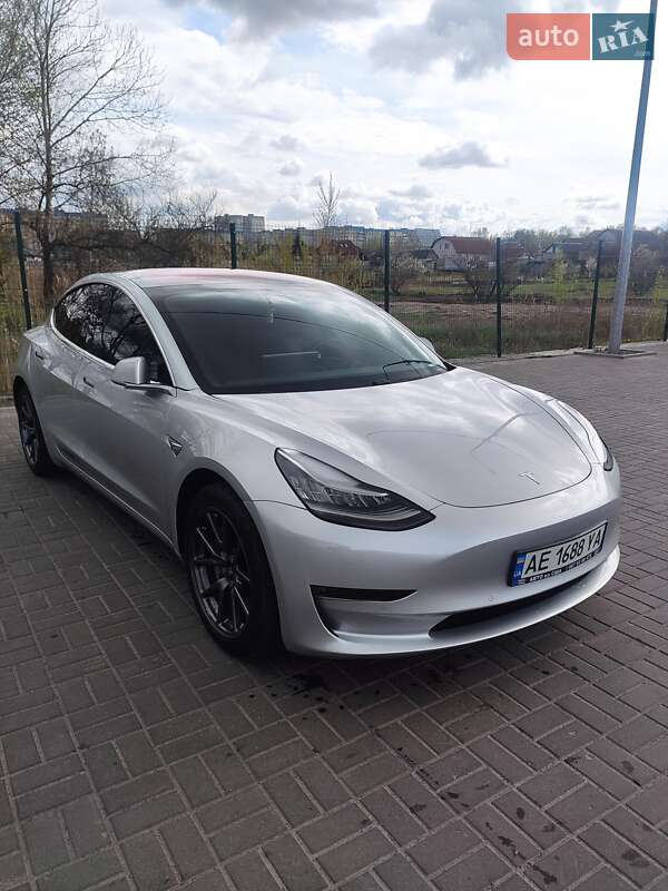 Седан Tesla Model 3 2017 в Ивано-Франковске