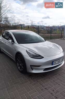 Седан Tesla Model 3 2017 в 