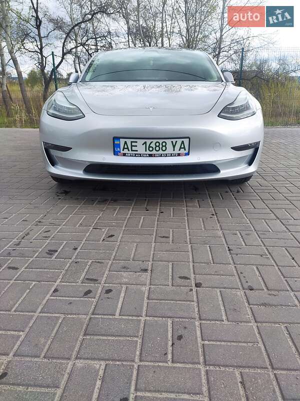 Седан Tesla Model 3 2017 в Ивано-Франковске