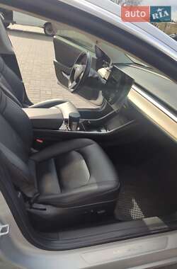Седан Tesla Model 3 2017 в 