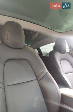 Седан Tesla Model 3 2017 в 