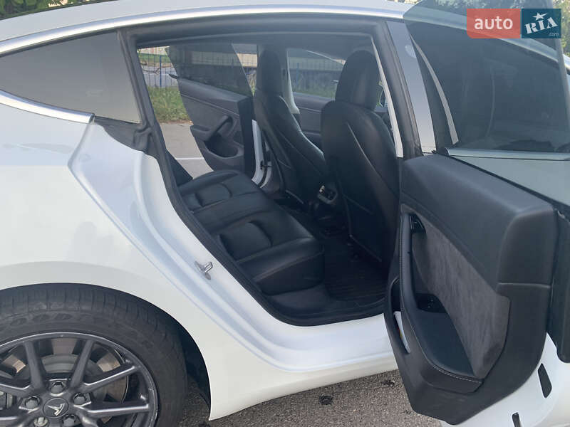Седан Tesla Model 3 2019 в Білій Церкві