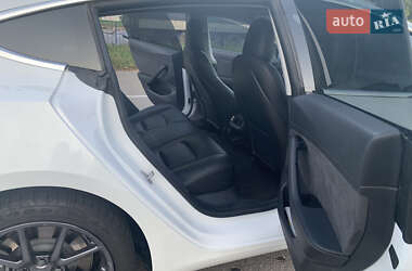 Седан Tesla Model 3 2019 в 