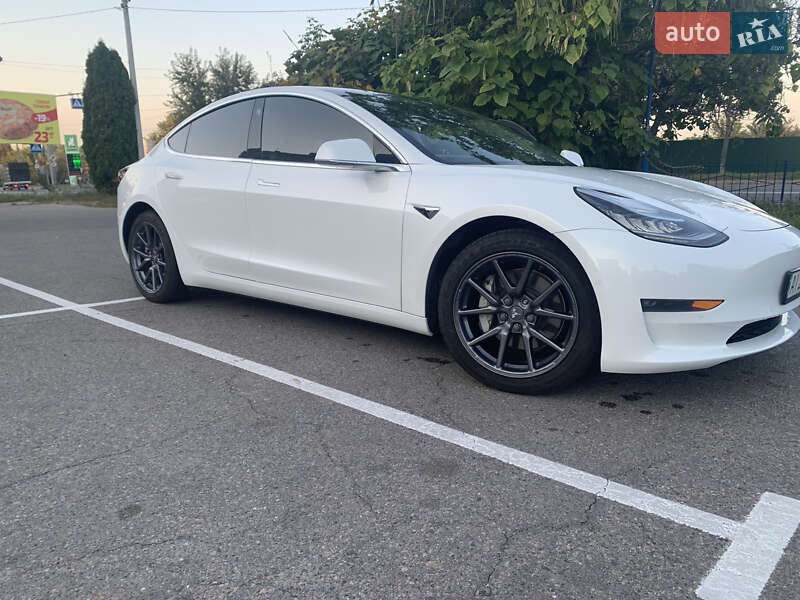 Седан Tesla Model 3 2019 в Білій Церкві