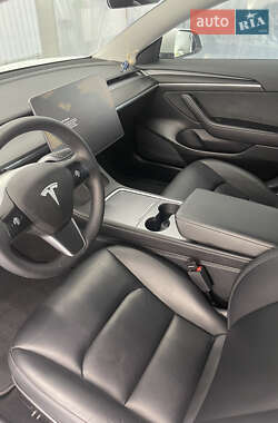 Седан Tesla Model 3 2021 в 