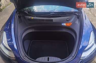 Седан Tesla Model 3 2018 в Львове
