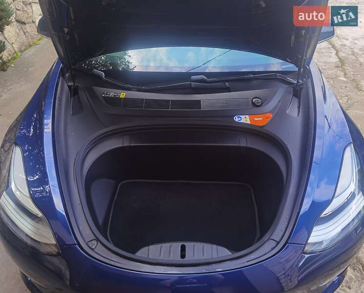 Седан Tesla Model 3 2018 в Львове
