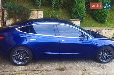 Седан Tesla Model 3 2018 в Львове