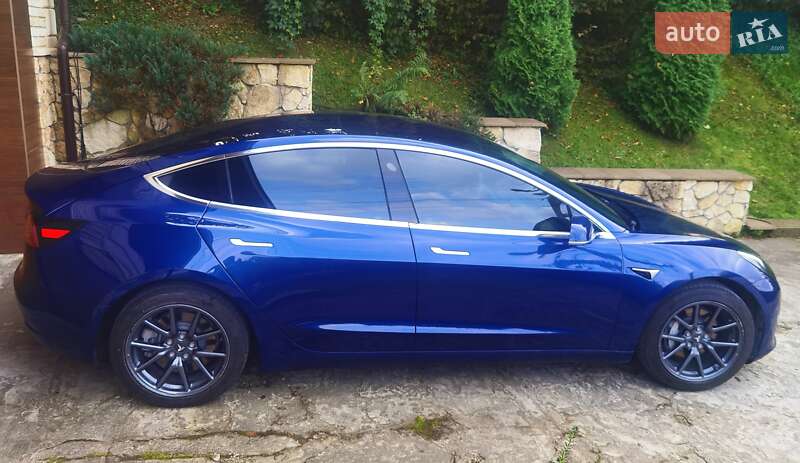 Седан Tesla Model 3 2018 в Львові