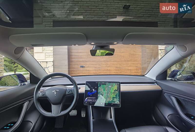 Седан Tesla Model 3 2018 в Львові