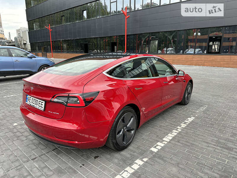Седан Tesla Model 3 2019 в Києві