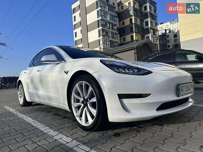 Седан Tesla Model 3 2019 в Івано-Франківську