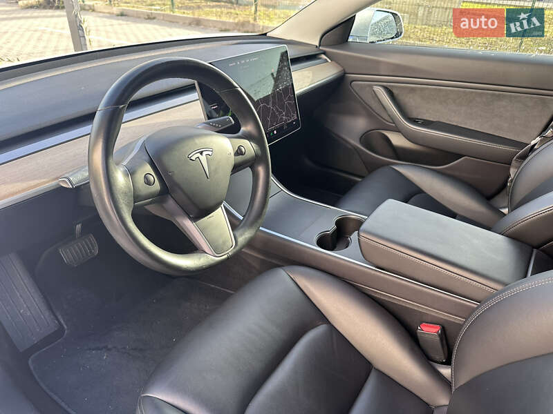 Седан Tesla Model 3 2019 в Івано-Франківську