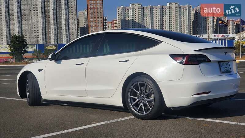 Седан Tesla Model 3 2019 в Киеве