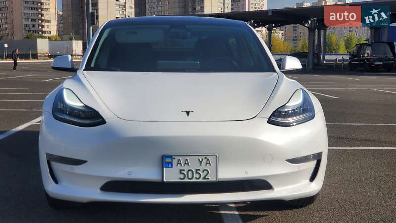 Седан Tesla Model 3 2019 в Киеве