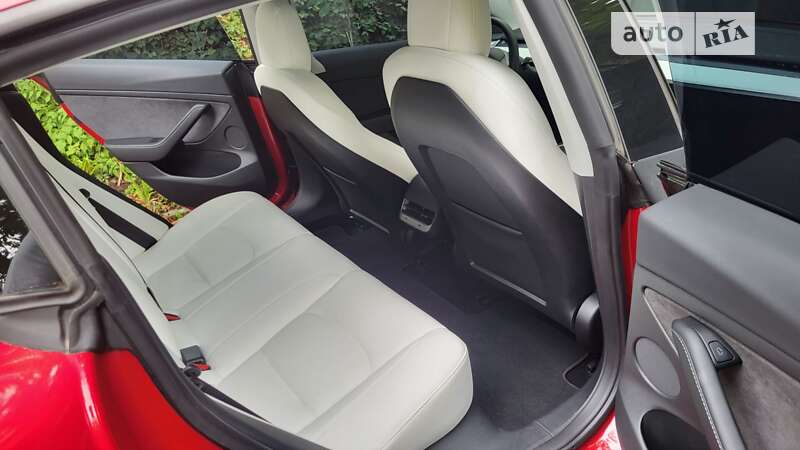 Седан Tesla Model 3 2022 в Киеве