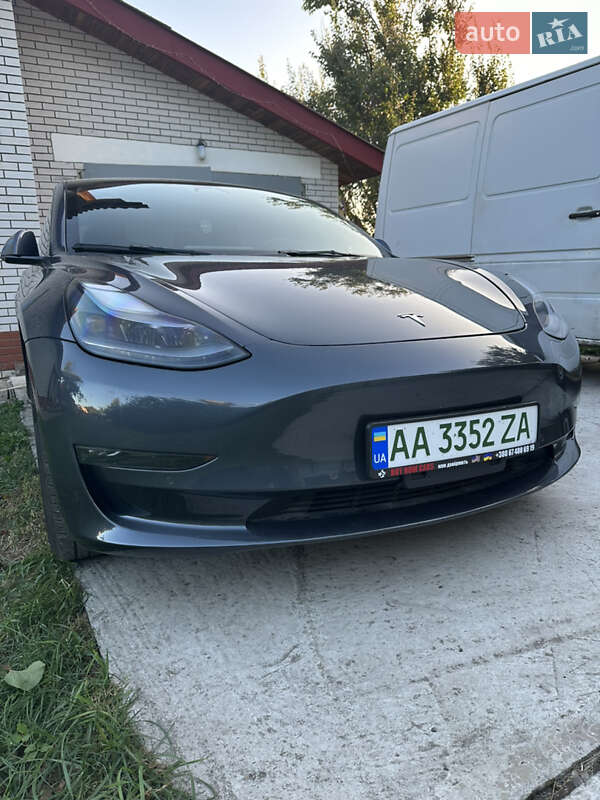 Седан Tesla Model 3 2022 в Виннице
