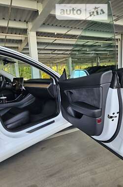 Седан Tesla Model 3 2019 в 
