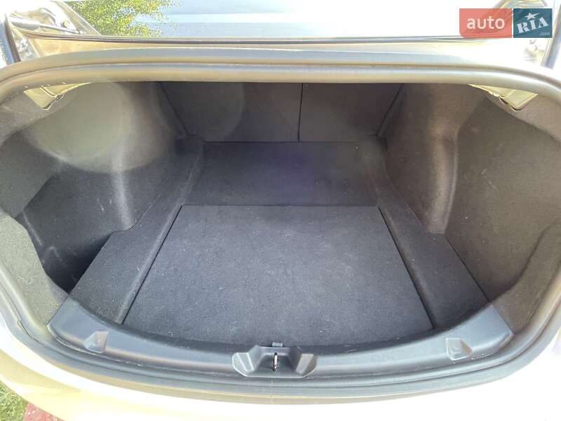 Седан Tesla Model 3 2018 в Києві