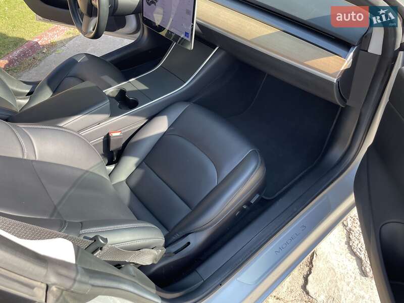 Седан Tesla Model 3 2018 в Києві
