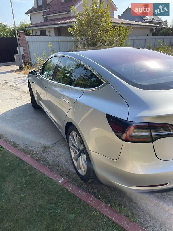 Седан Tesla Model 3 2018 в Києві