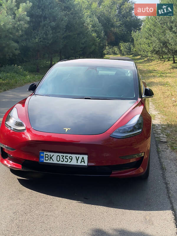 Седан Tesla Model 3 2018 в Ровно