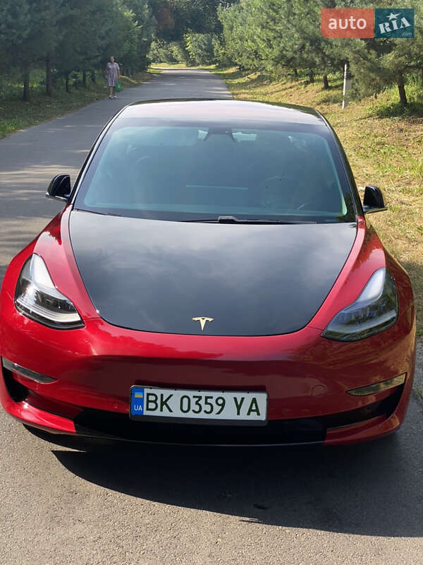Седан Tesla Model 3 2018 в Ровно